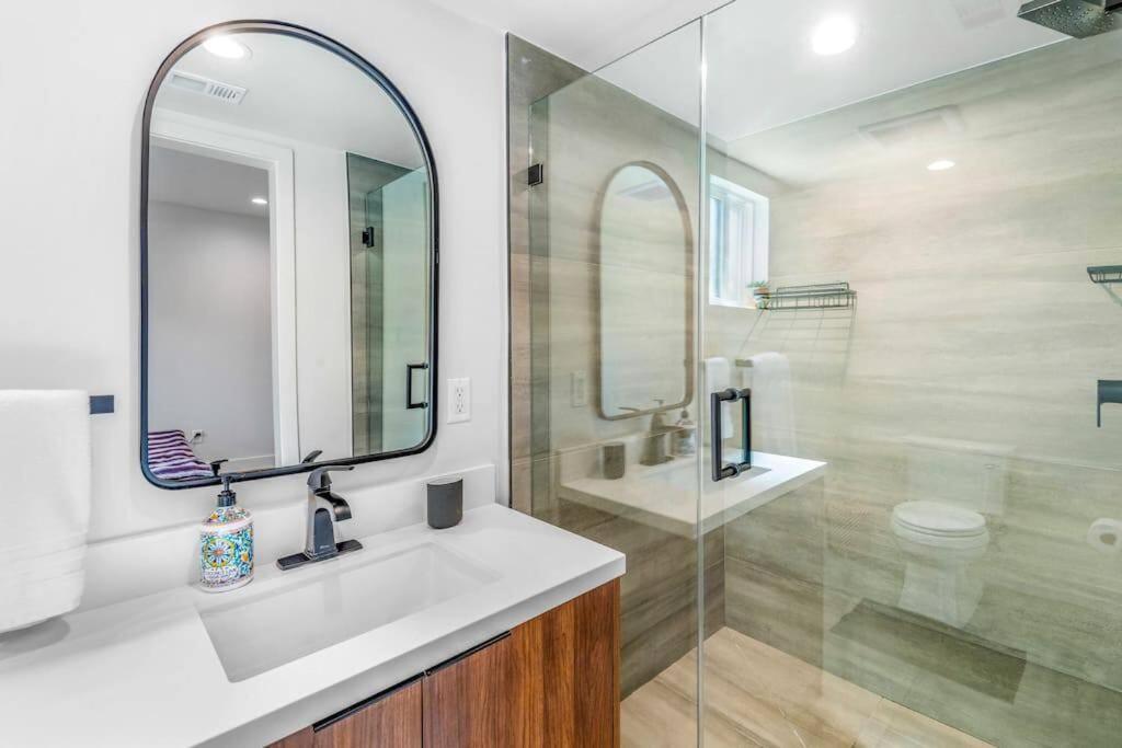 Luxurious Townhome W/3 Master Gated Parking Los Angeles