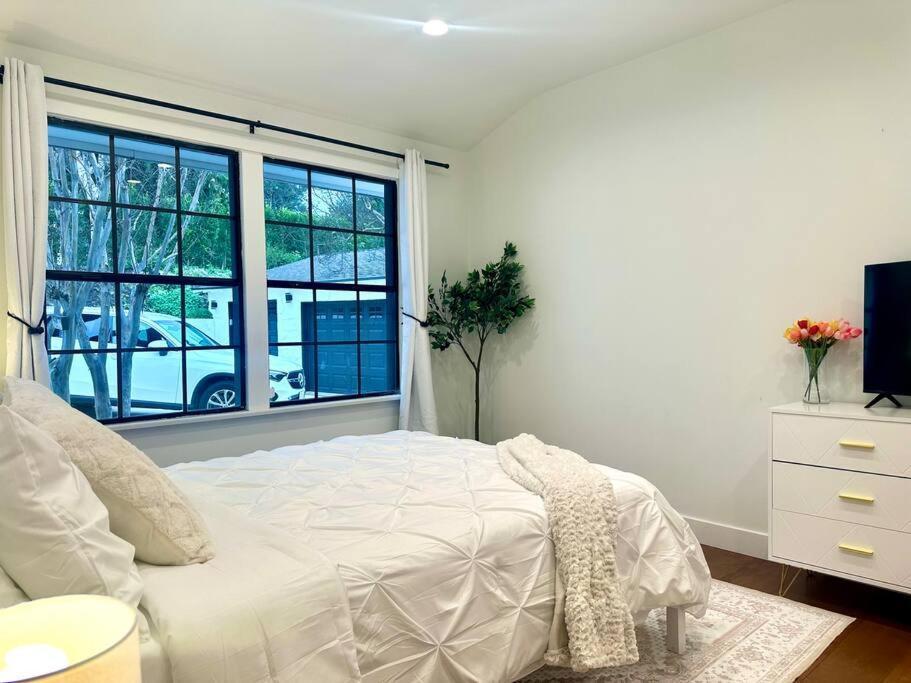 Holiday home Modern Farmhouse With Panoramic Hill Views, Heated Salt Water Pool, Hot Tub *