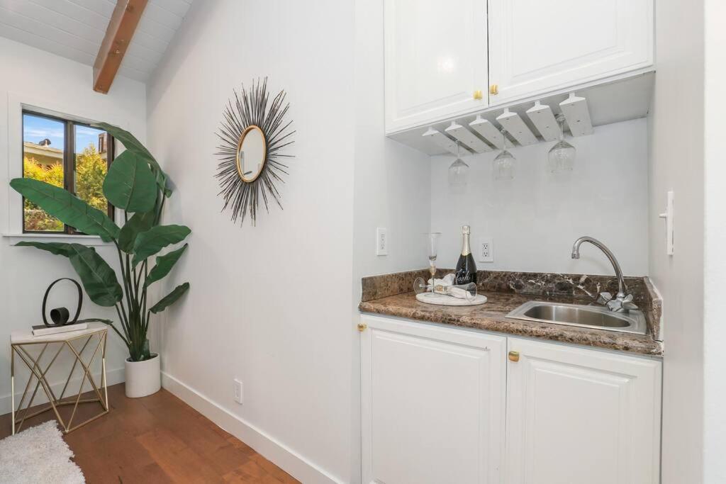 Modern Farmhouse With Panoramic Hill Views, Heated Salt Water Pool, Hot Tub *