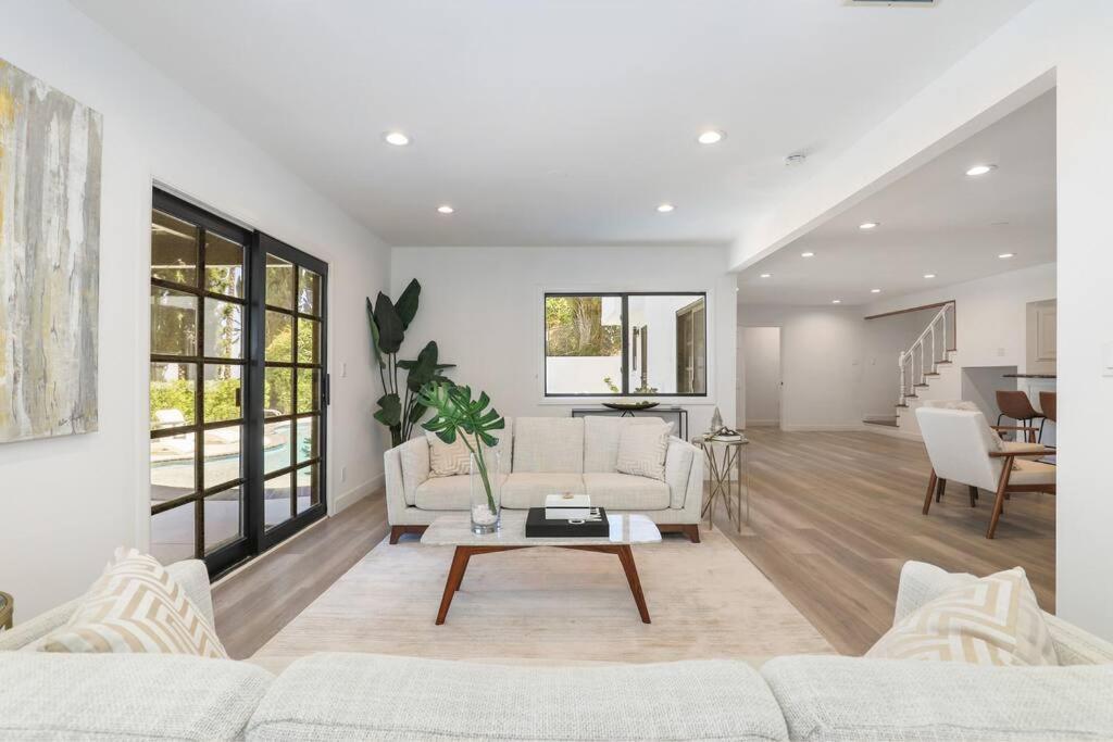 Modern Farmhouse With Panoramic Hill Views, Heated Salt Water Pool, Hot Tub *