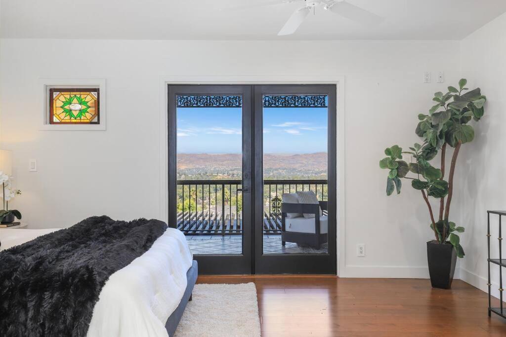 Modern Farmhouse With Panoramic Hill Views, Heated Salt Water Pool, Hot Tub * Los Angeles