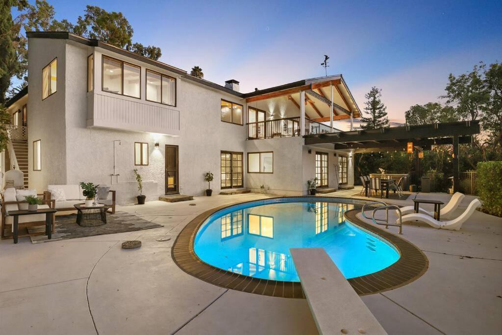 Modern Farmhouse With Panoramic Hill Views, Heated Salt Water Pool, Hot Tub