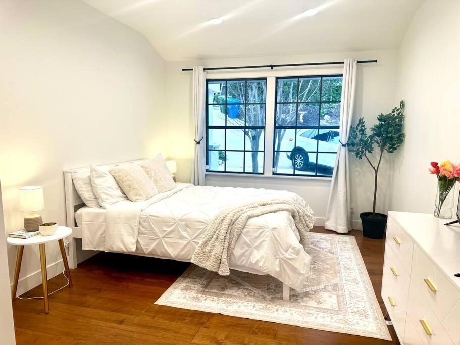 Holiday home Modern Farmhouse With Panoramic Hill Views, Heated Salt Water Pool, Hot Tub
