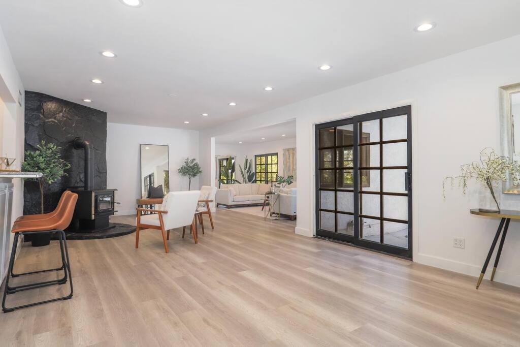 Casa de férias Modern Farmhouse With Panoramic Hill Views, Heated Salt Water Pool, Hot Tub *