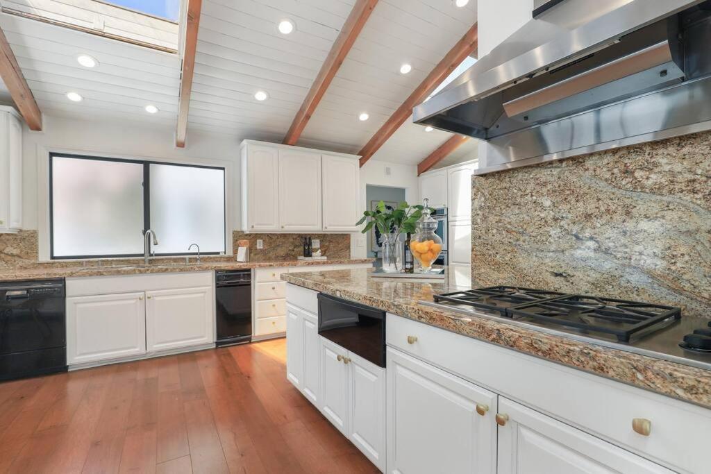 Modern Farmhouse With Panoramic Hill Views, Heated Salt Water Pool, Hot Tub Casa de férias