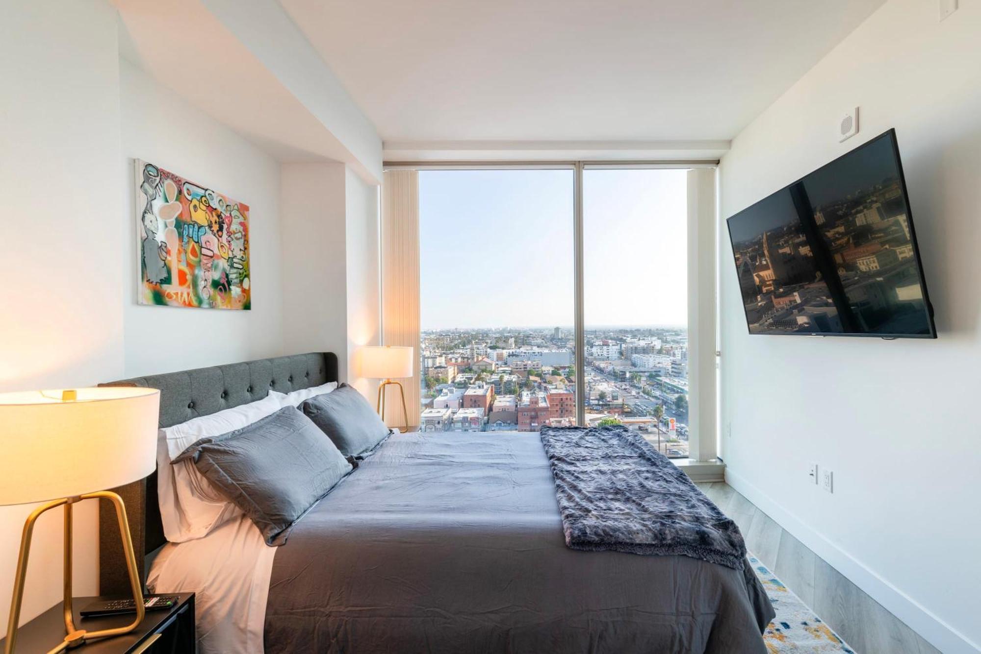 2br Luxury Highrise Hollywood Apartment Los Angeles