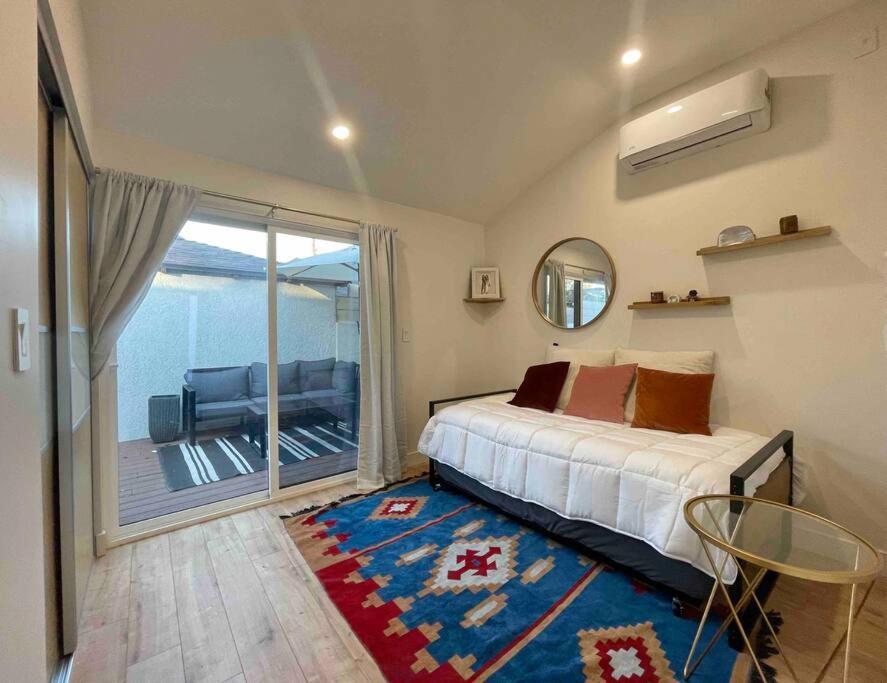 Holiday home Modern Two Bedroom Two Bath W/ Parking And Laundry Los Angeles