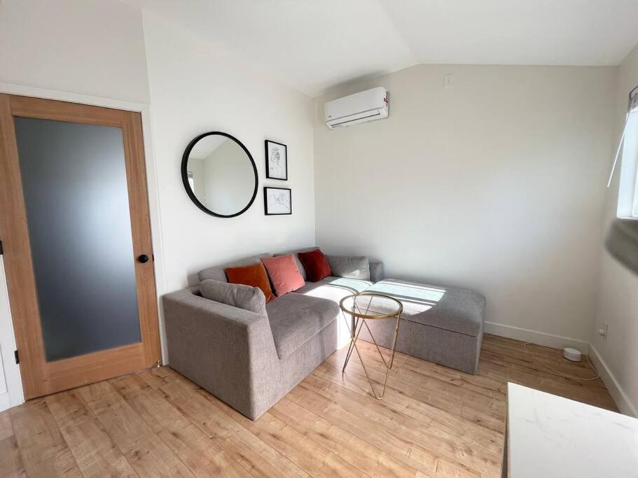 Modern Two Bedroom Two Bath W/ Parking And Laundry Los Angeles