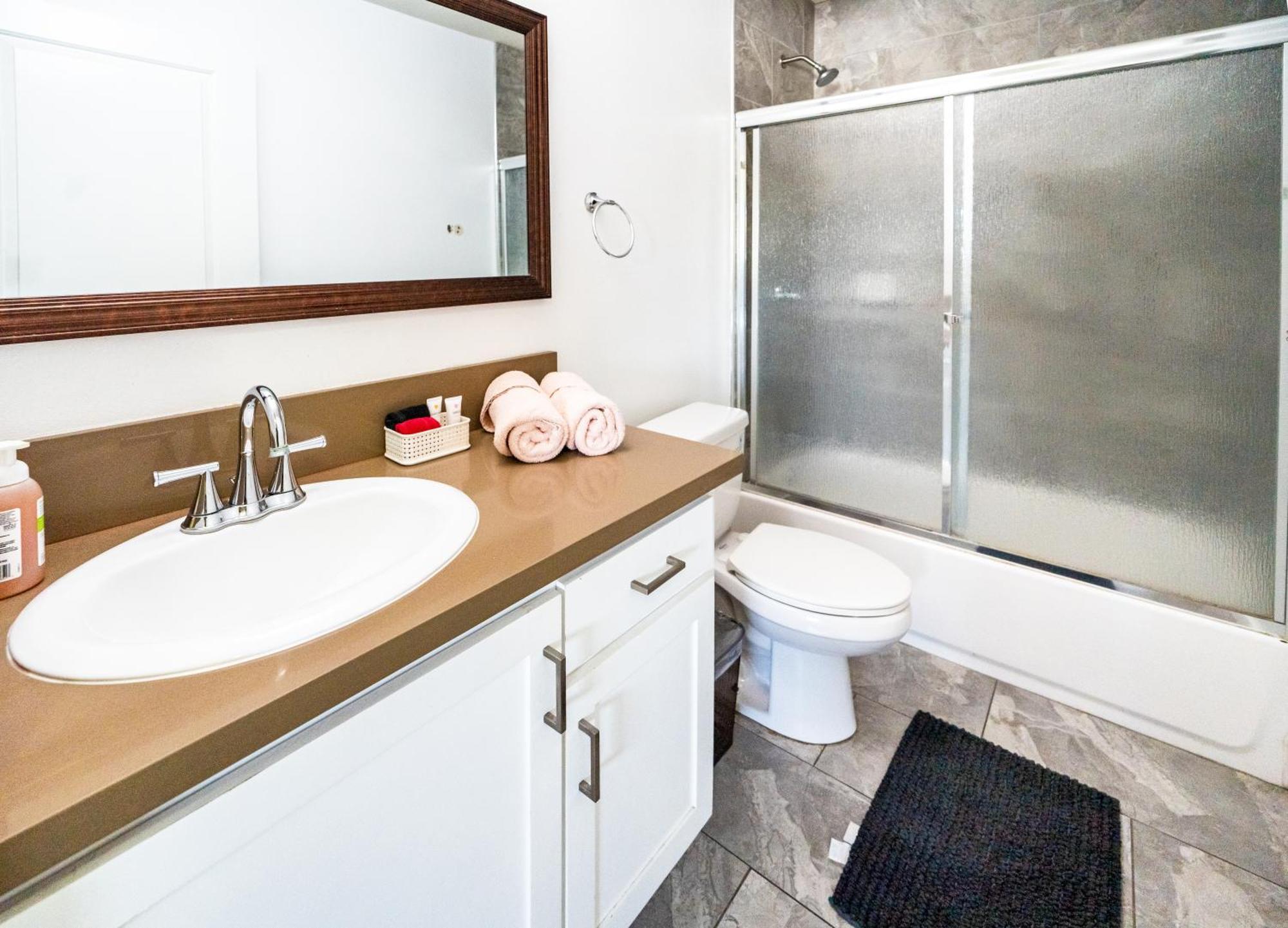 Apartment Large 2 Levles 5 Bedroom With 3 Bathroom And 2 Parking