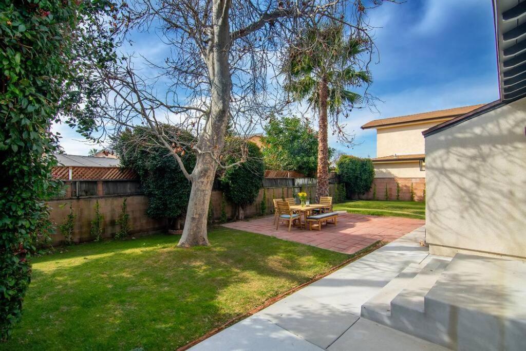 Beautiful 3 Bed 1 Bath Designer + Hot Tub