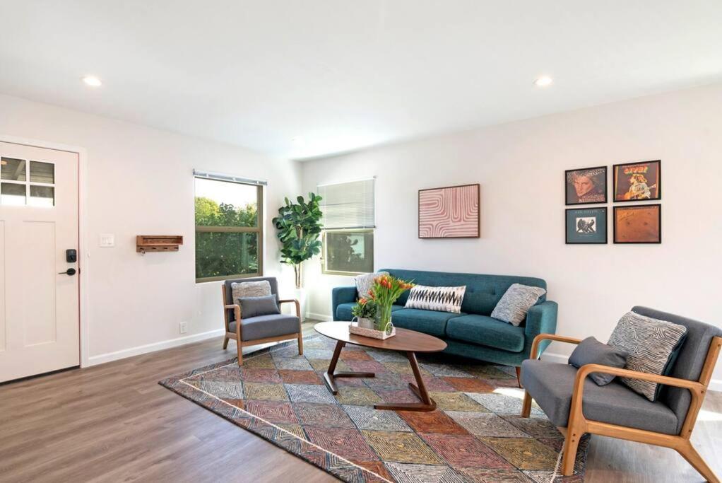 Beautiful 3 Bed 1 Bath Designer + Hot Tub