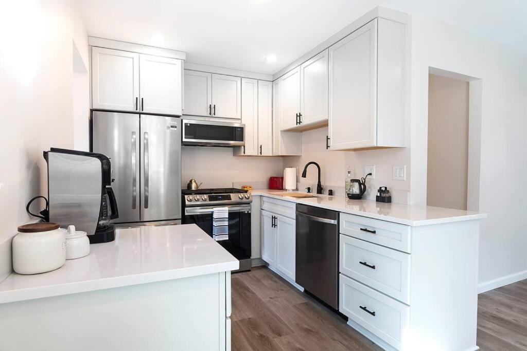 Holiday home Beautiful 3 Bed 1 Bath Designer + Hot Tub Los Angeles