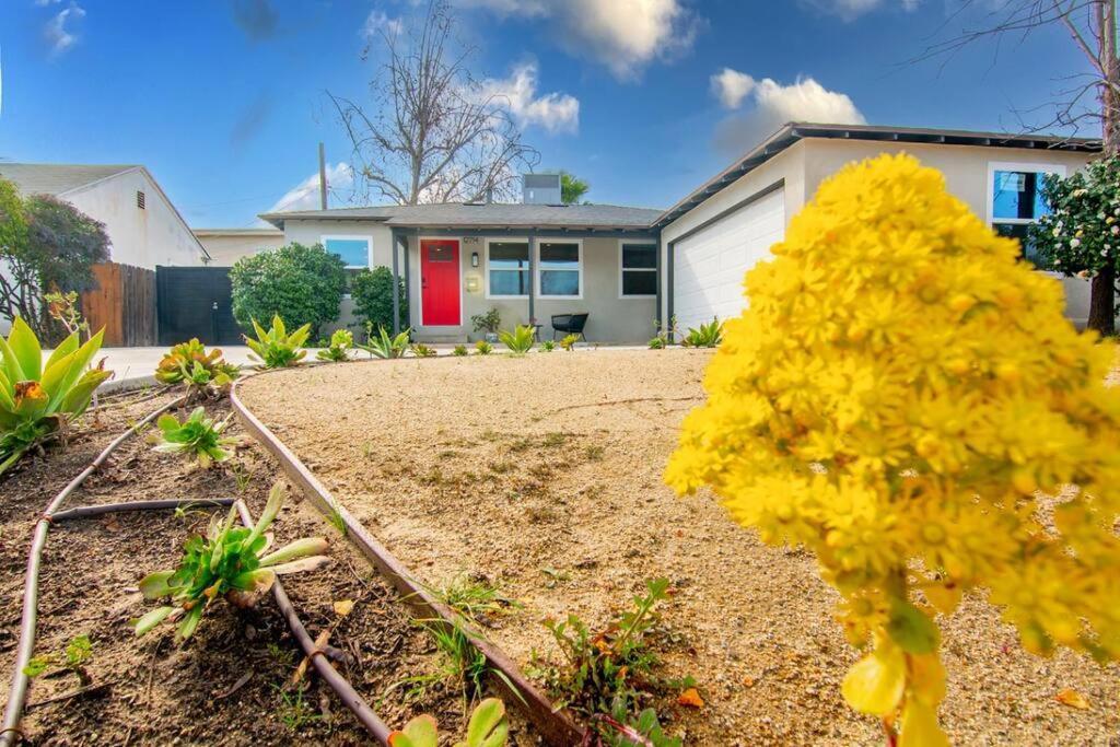 Beautiful 3 Bed 1 Bath Designer + Hot Tub Los Angeles