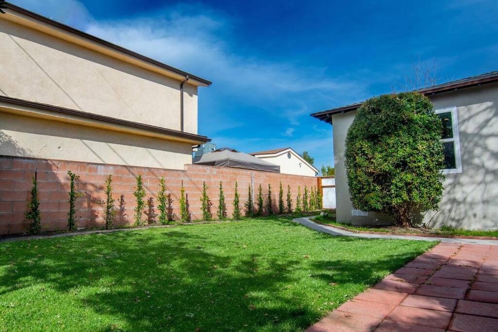 Beautiful 3 Bed 1 Bath Designer + Hot Tub Casa de férias Los Angeles