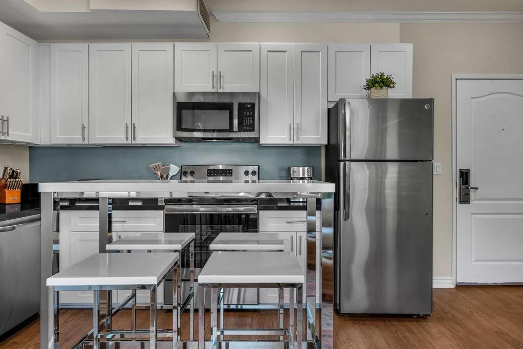 Stylish In Sunny Santa Monica Walk To & Pier Apartment Los Angeles