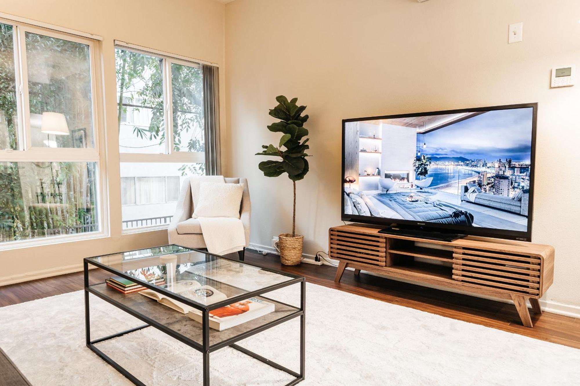 All You Need 1bd In Weho