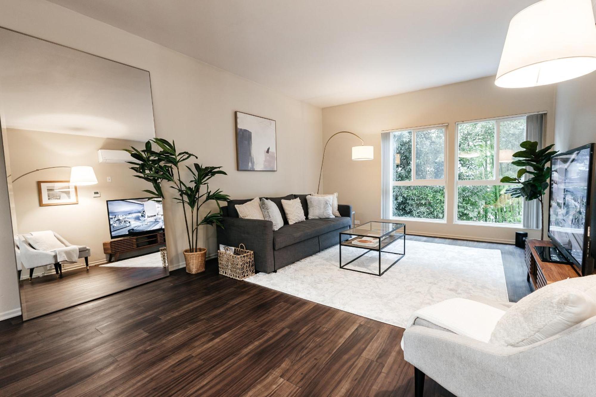 All You Need 1bd In Weho *