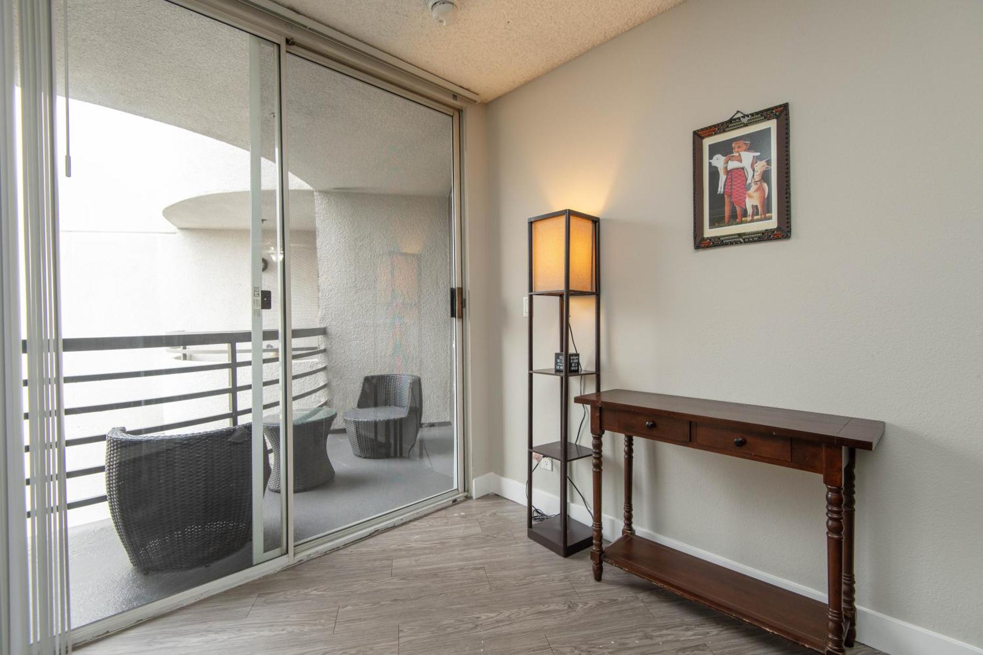 Heart Of Hollywood 2 Bedroom Apartment Los Angeles