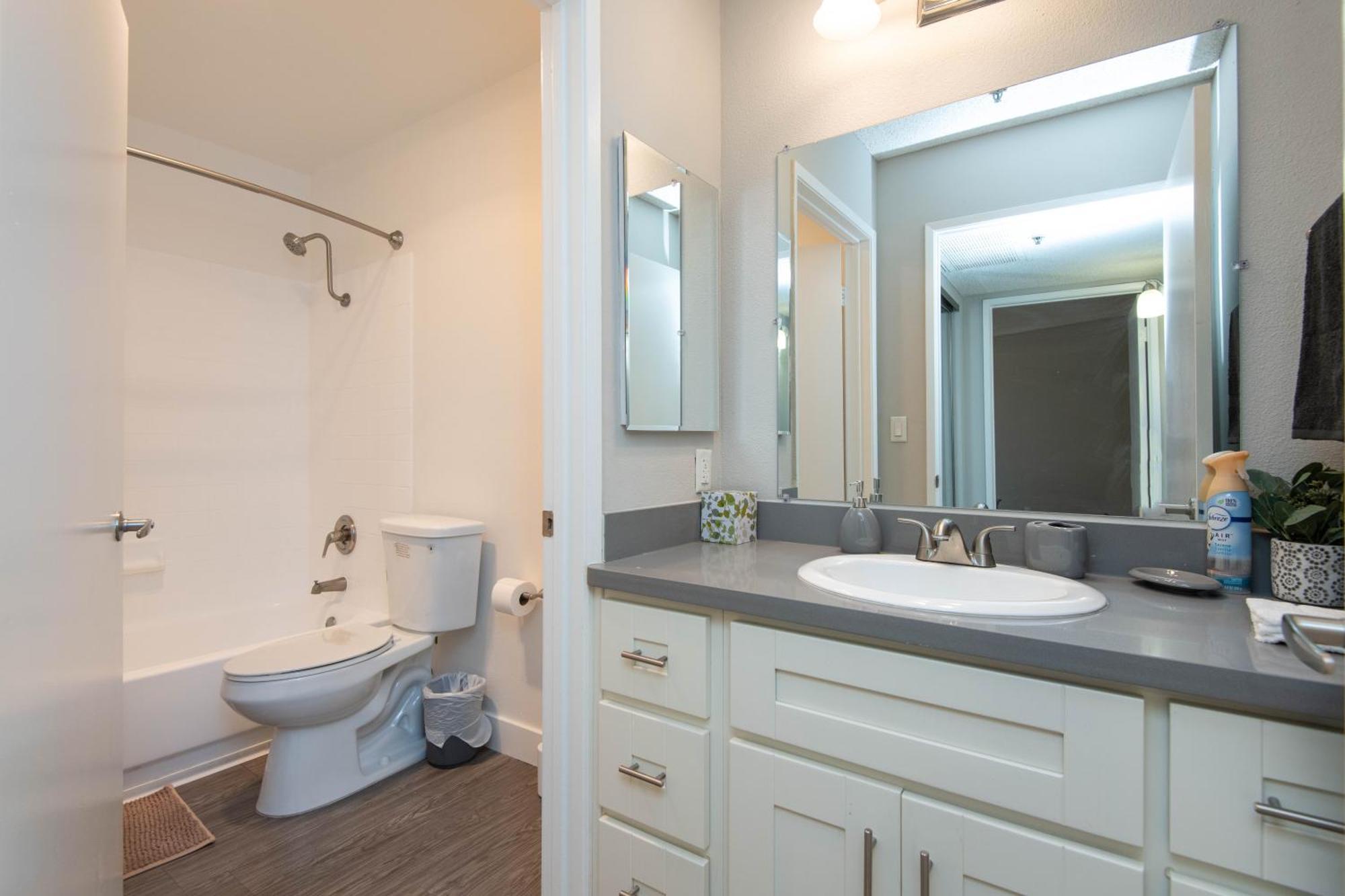 Heart Of Hollywood 2 Bedroom Apartment Los Angeles