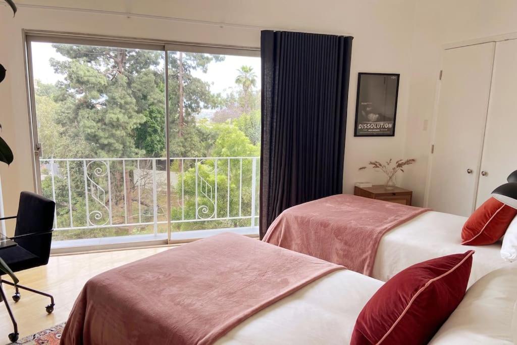 Holiday home Stunning Hollywood Midcentury Modern-views-best Location! *