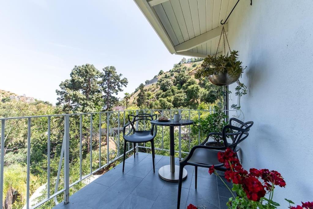 Stunning Hollywood Midcentury Modern-views-best Location! Holiday home Los Angeles