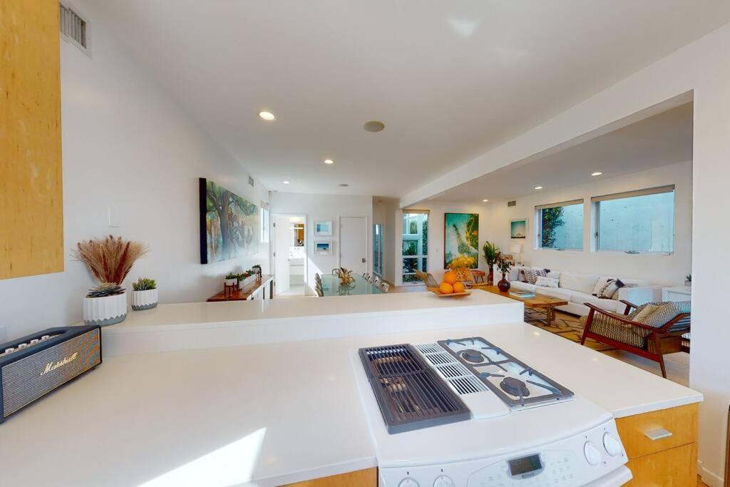 Hip Modern Architectural Loft By The Los Angeles
