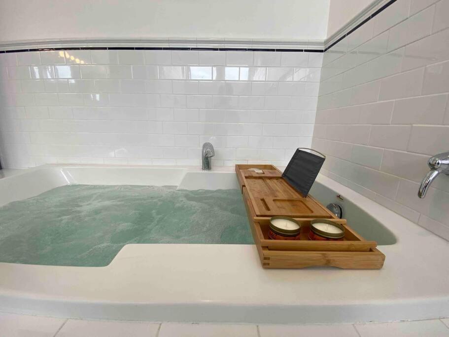 Hip Modern Architectural Loft By The Holiday home *