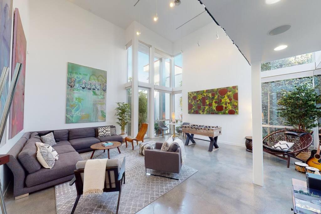 Hip Modern Architectural Loft By The Los Angeles
