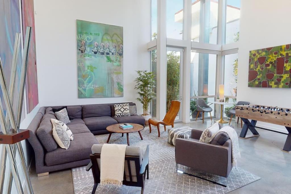 Hip Modern Architectural Loft By The Holiday home Los Angeles
