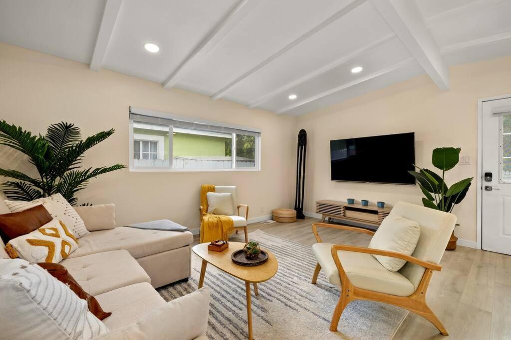 Charming Zen Venice 3br W/patio & W/d Holiday home