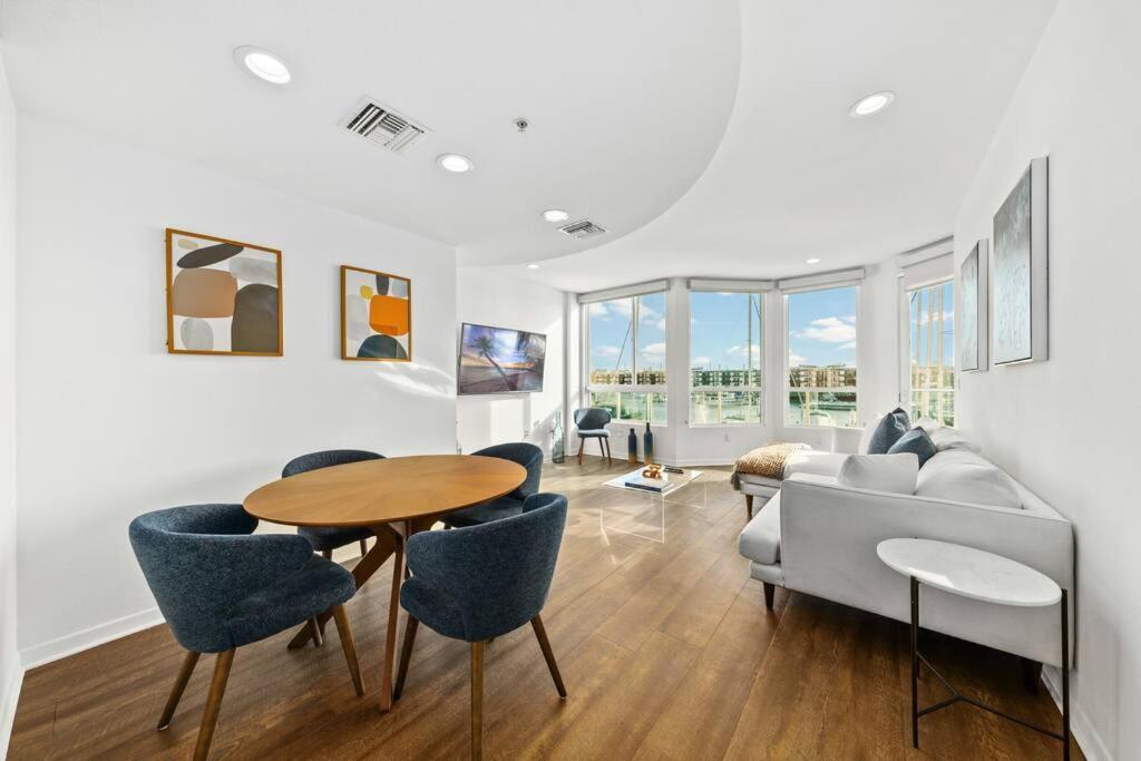 Apartment Blue Wave 2bd 2ba Stunning Marina View Los Angeles