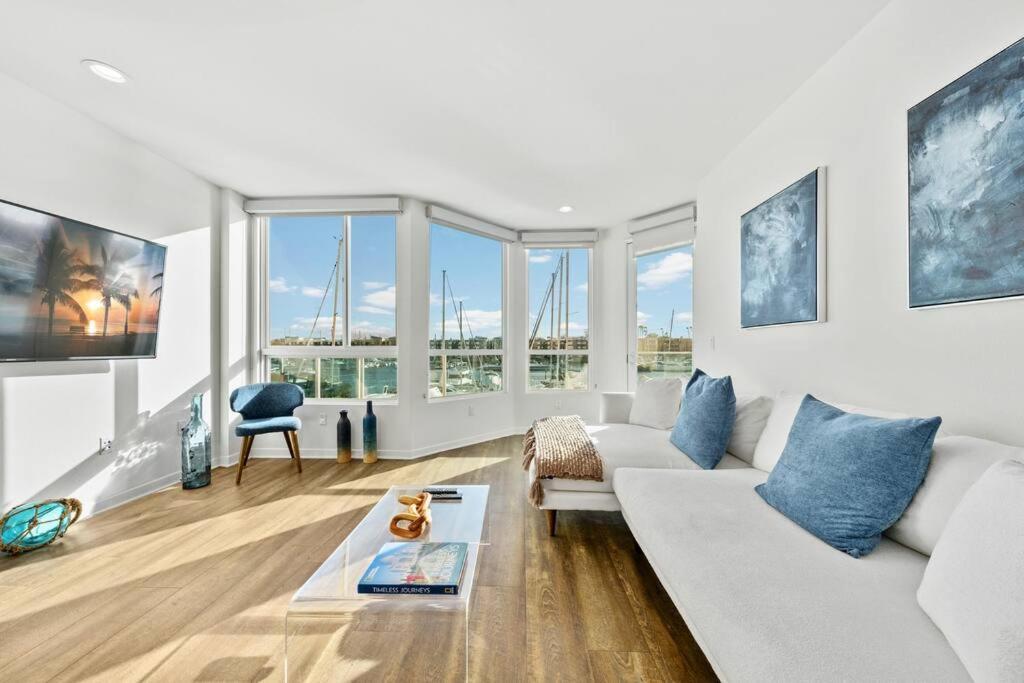 Blue Wave 2bd 2ba Stunning Marina View *