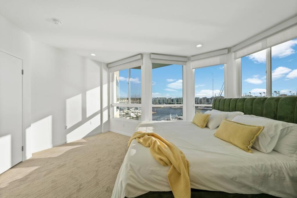 Blue Wave 2bd 2ba Stunning Marina View Los Angeles