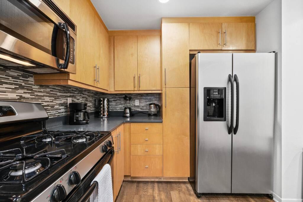 Blue Wave 2bd 2ba Stunning Marina View Apartment