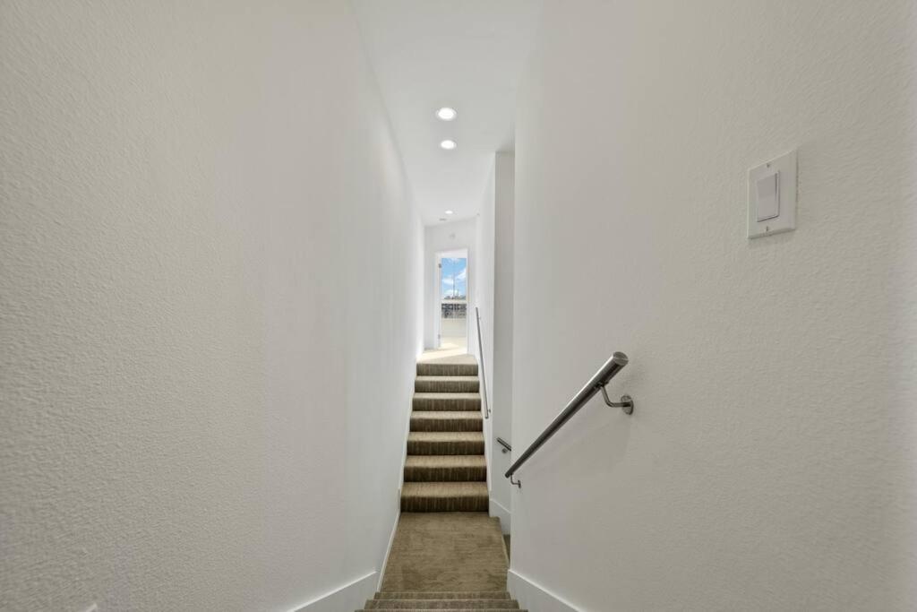 Blue Wave 2bd 2ba Stunning Marina View Apartment Los Angeles