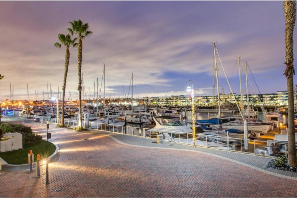 Apartment Blue Wave 2bd 2ba Stunning Marina View *