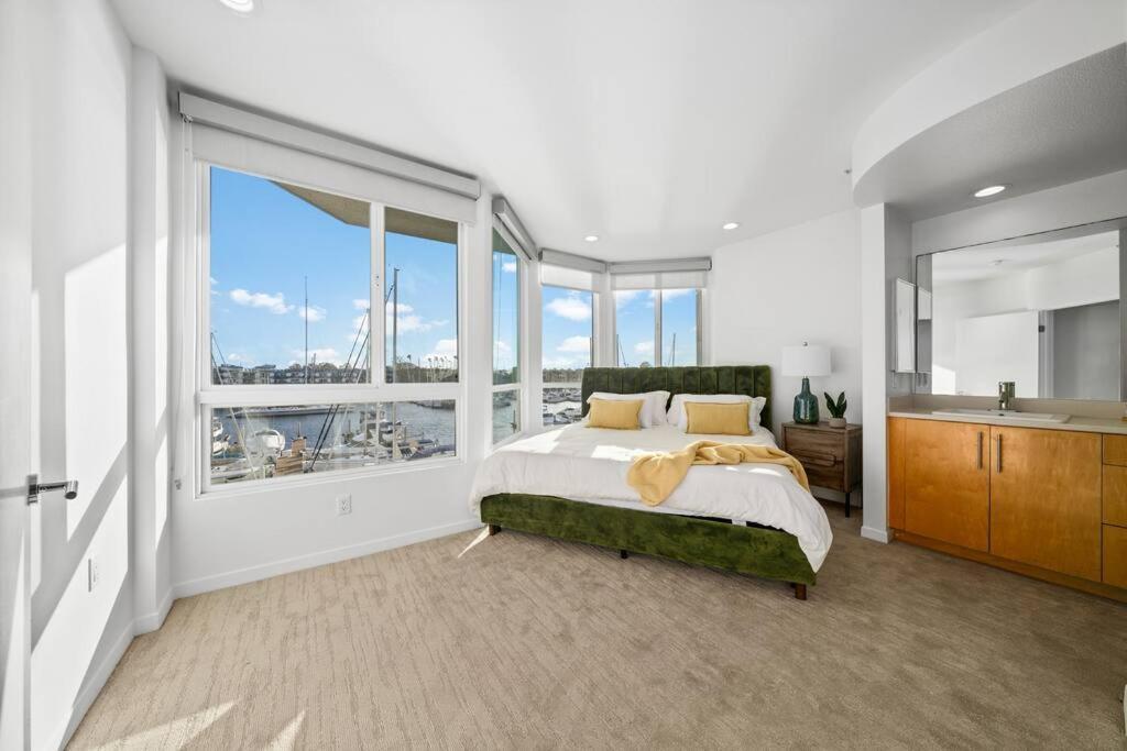 Blue Wave 2bd 2ba Stunning Marina View Apartment *