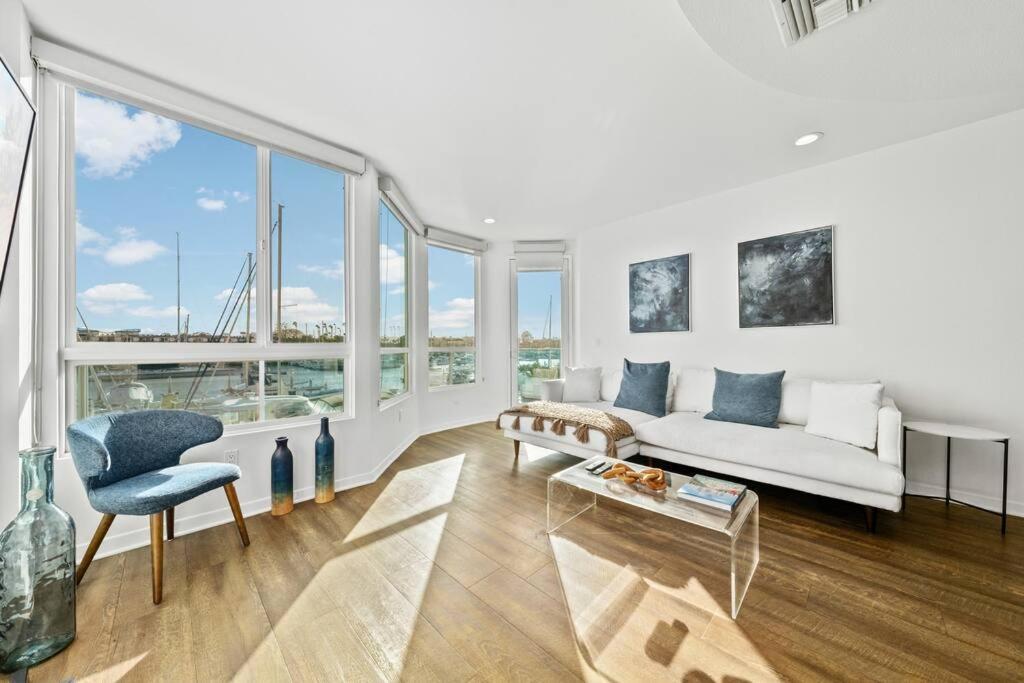 Blue Wave 2bd 2ba Stunning Marina View