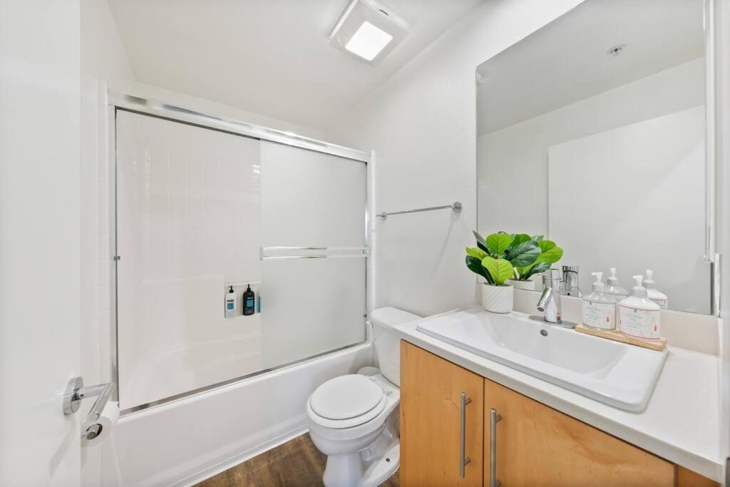 Blue Wave 2bd 2ba Stunning Marina View Apartment *