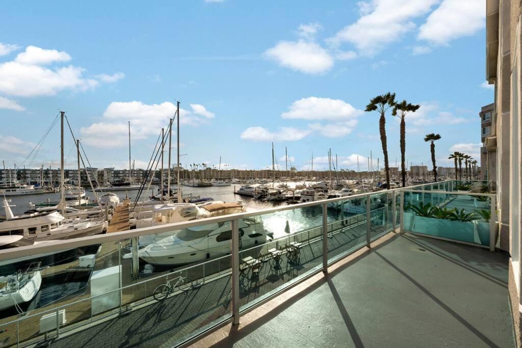 Apartment Blue Wave 2bd 2ba Stunning Marina View *