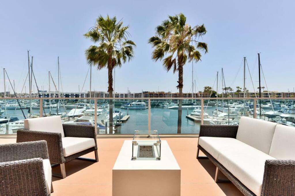 Blue Wave 2bd 2ba Stunning Marina View Apartment *