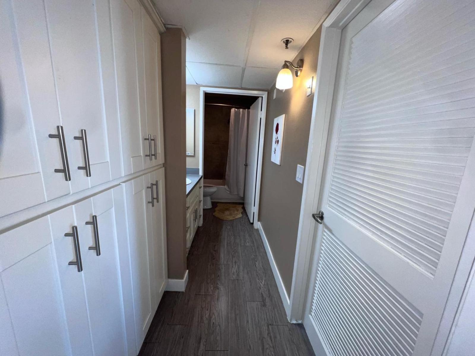 Hollywood Two Bedroom & Free Two Parking Spots Apartment Los Angeles