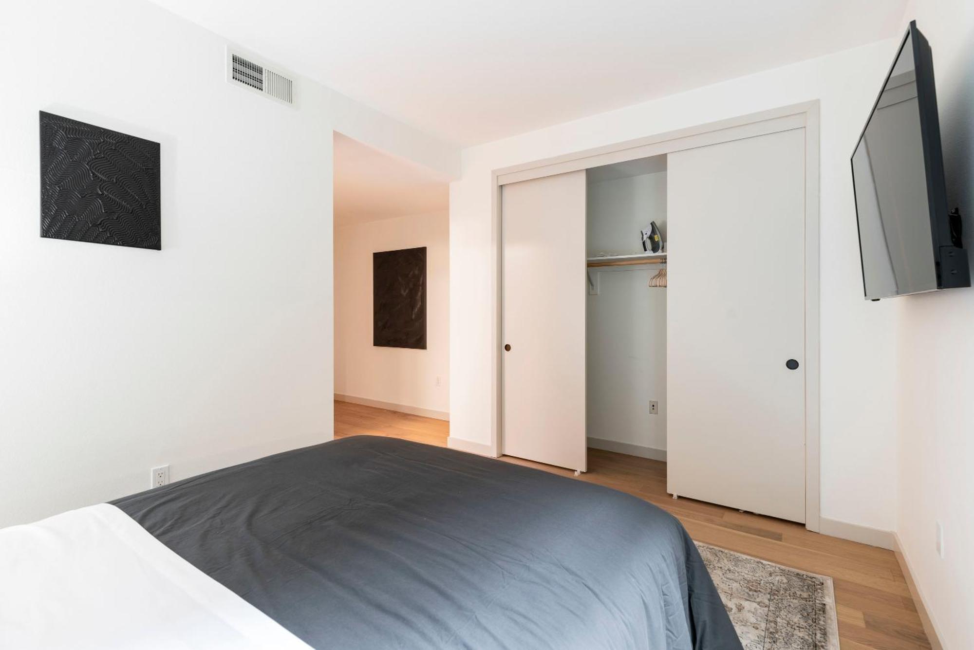 2br Hollywood Luxury Condominium Los Angeles