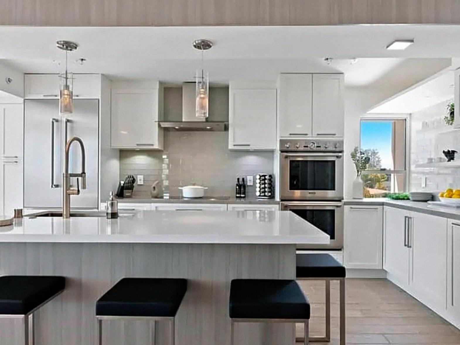 Ocean View Santa Monica Three-bedroom Apartment