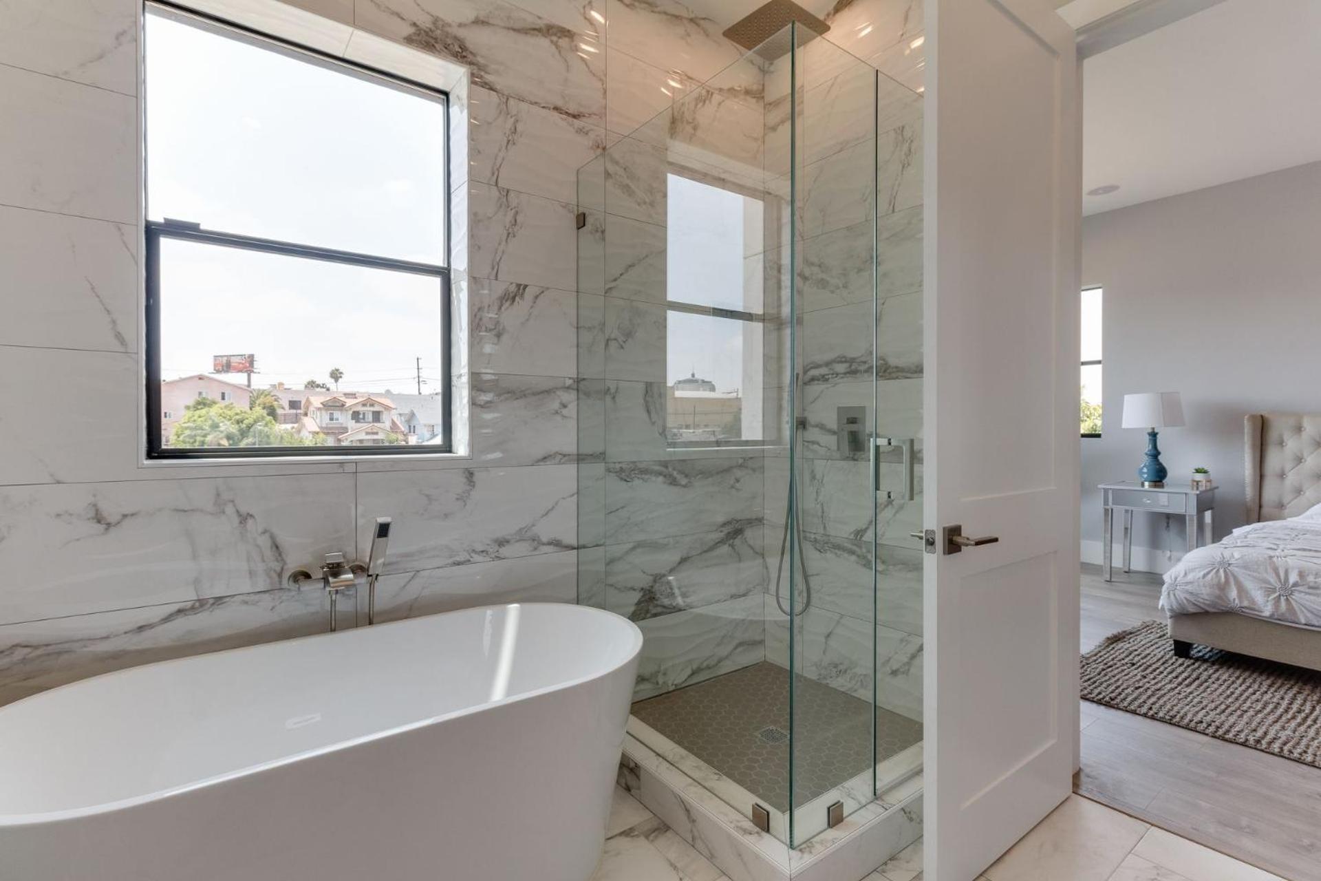 Luxury Modern 4 Bedroom With Rooftop Deck #4 Los Angeles