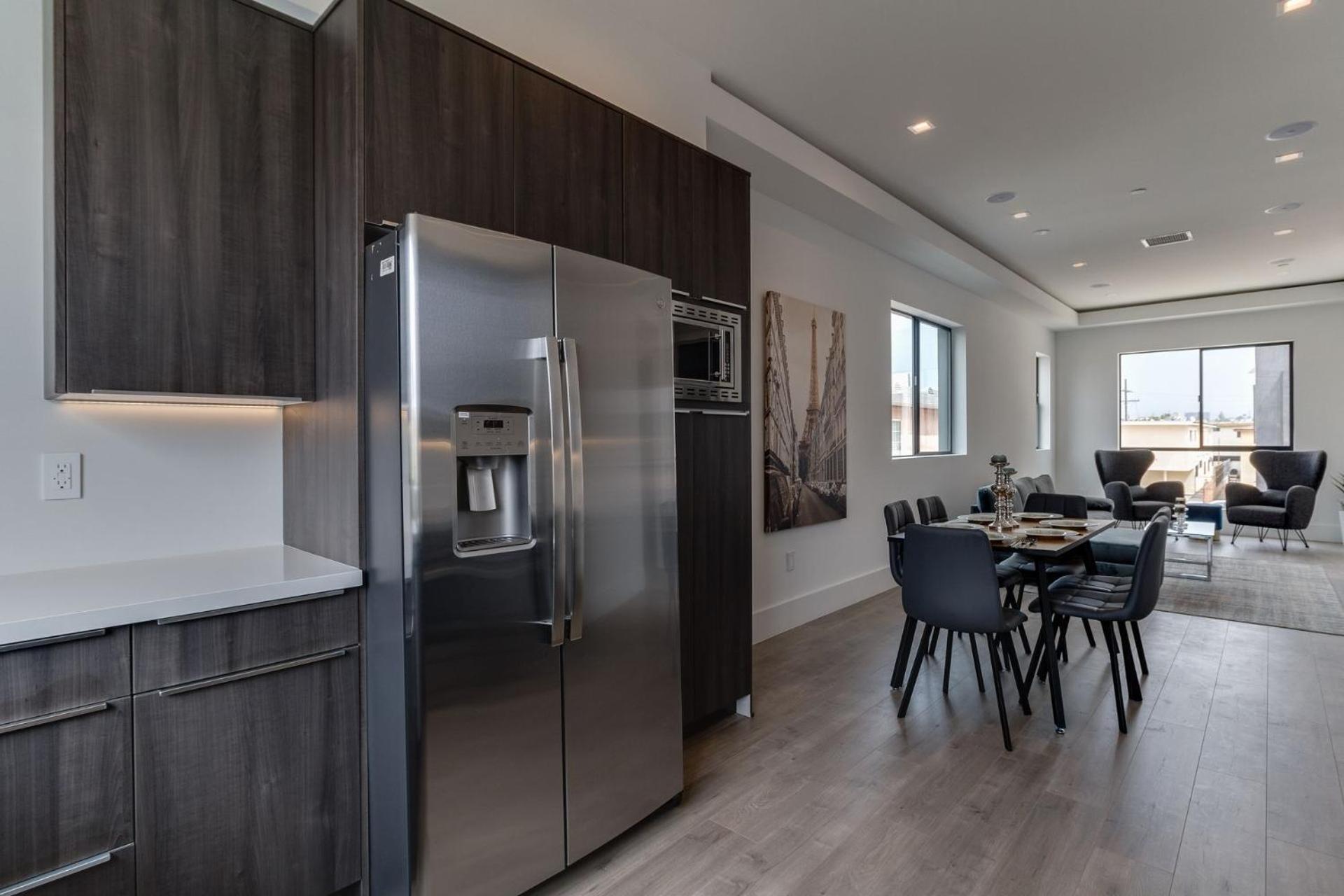 Luxury Modern 4 Bedroom With Rooftop Deck #4