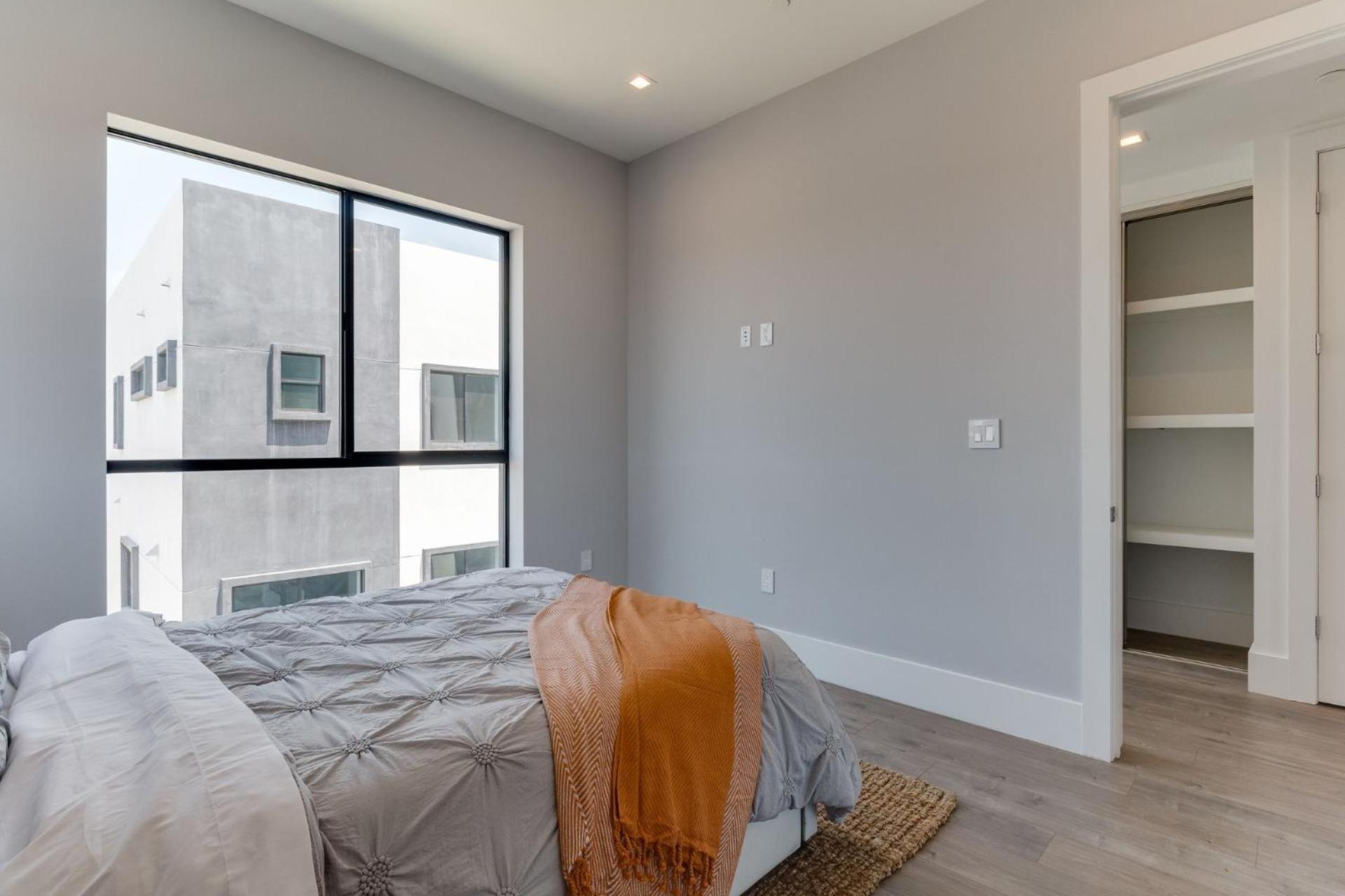 Luxury Modern 4 Bedroom With Rooftop Deck #4 Los Angeles