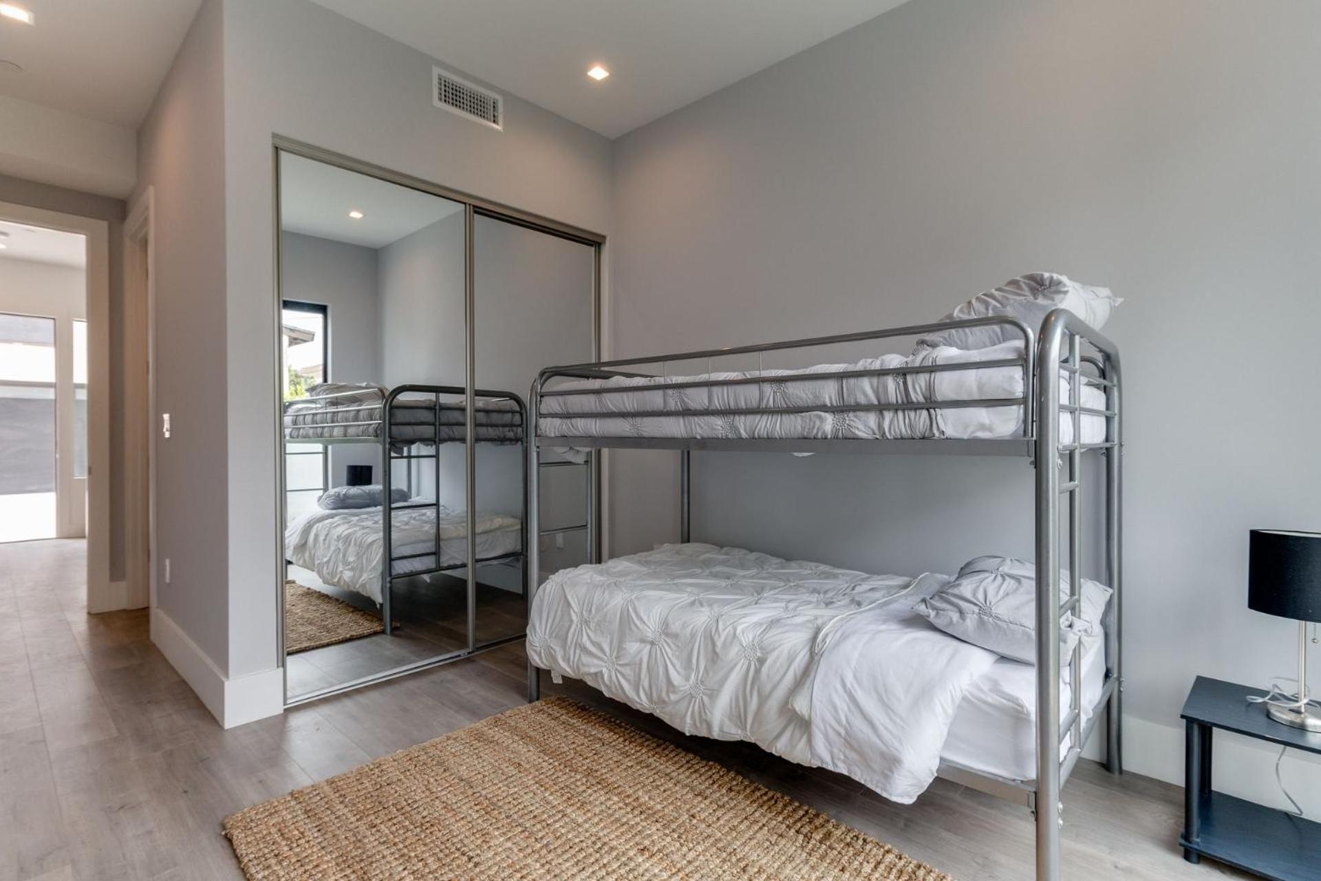 Luxury Modern 4 Bedroom With Rooftop Deck #4 Holiday home