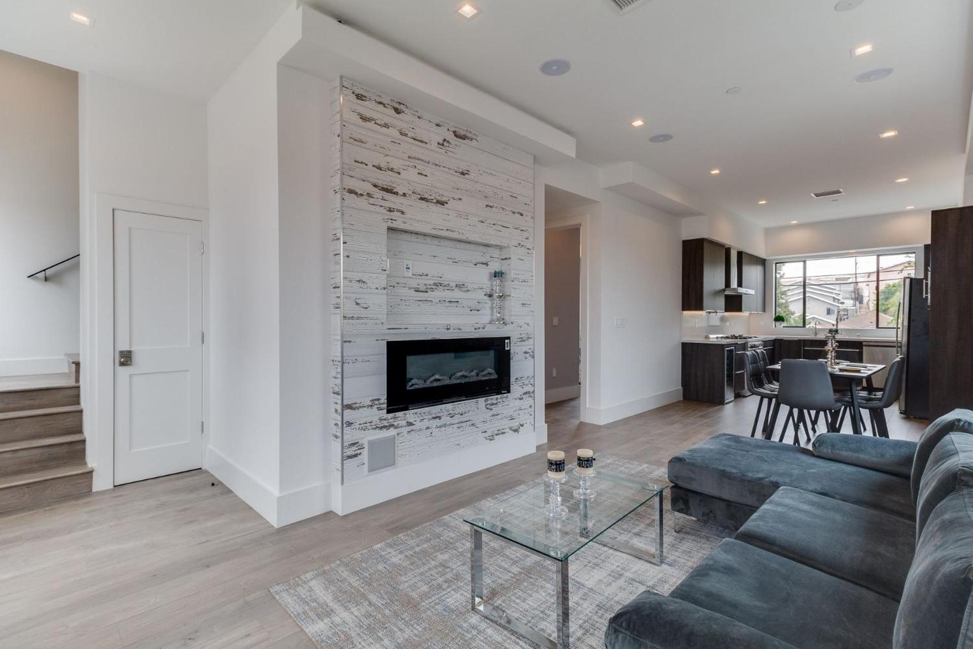 Luxury Modern 4 Bedroom With Rooftop Deck #4