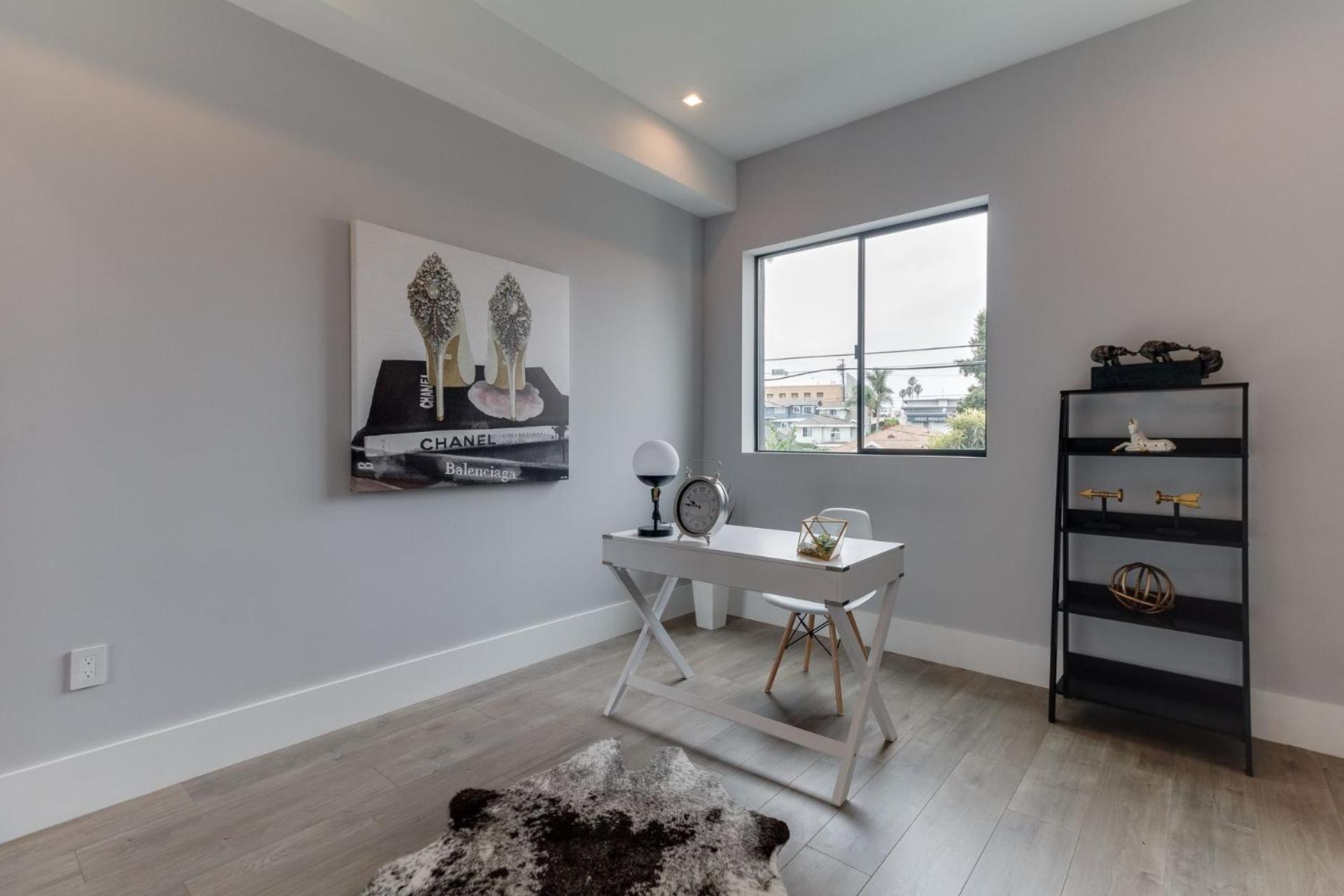 Holiday home Luxury Modern 4 Bedroom With Rooftop Deck #4